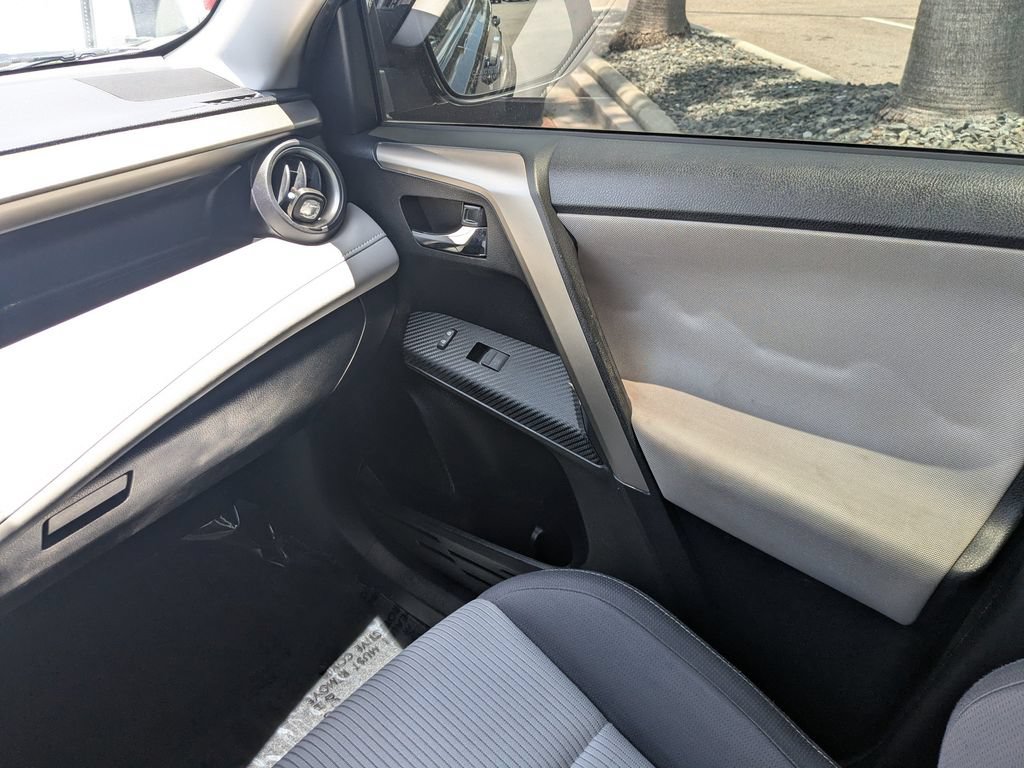 Used 2014 Toyota RAV4 XLE FWD image 4