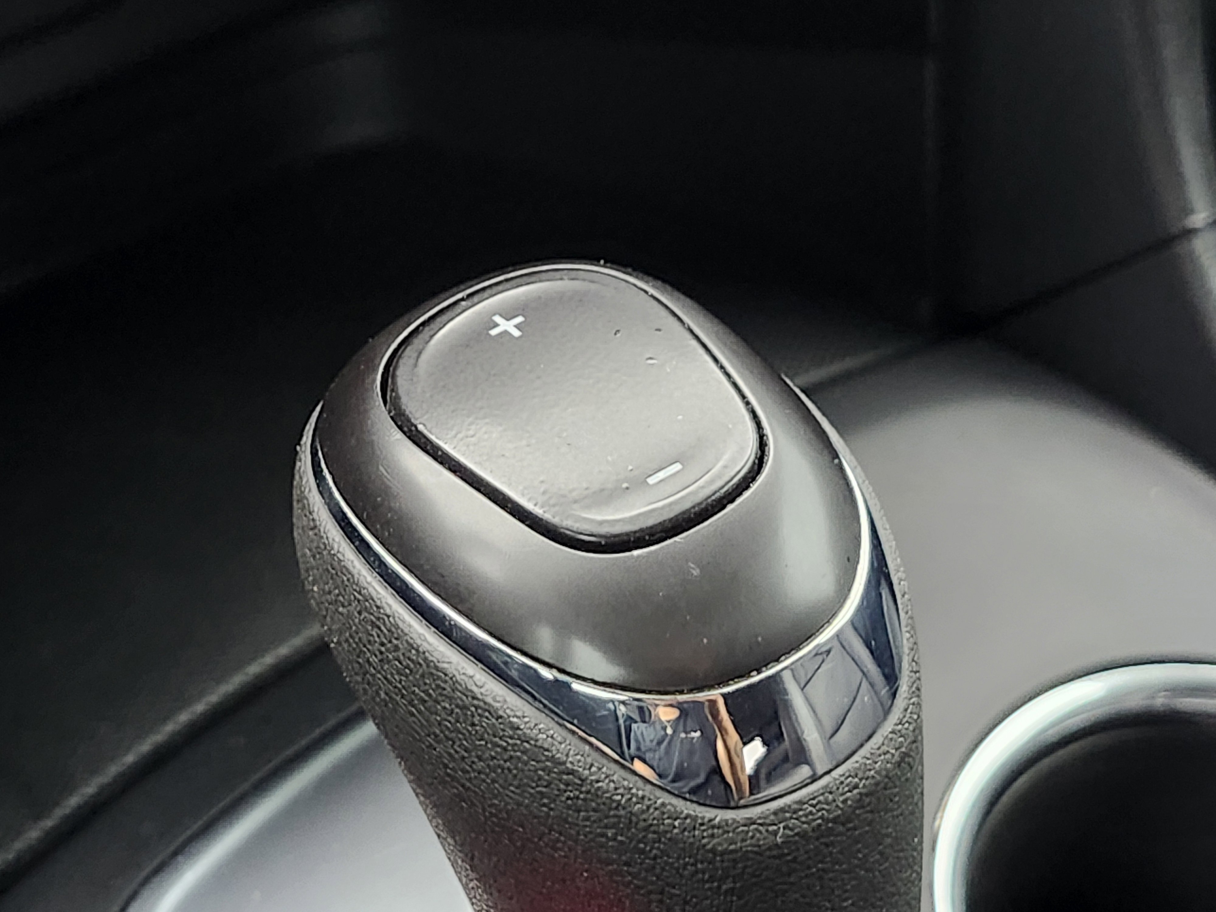 Used 2020 Chevrolet Equinox LT w/ Midnight Edition image 33