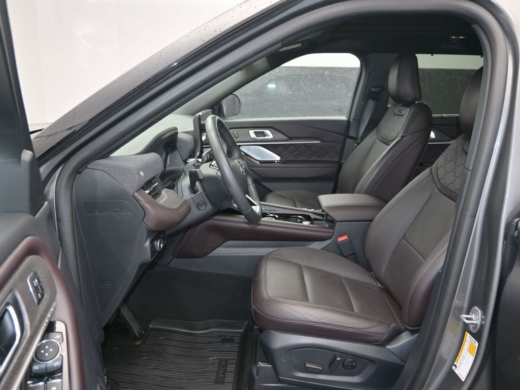 Used 2025 Ford Explorer Platinum w/ Ultimate Package image 13