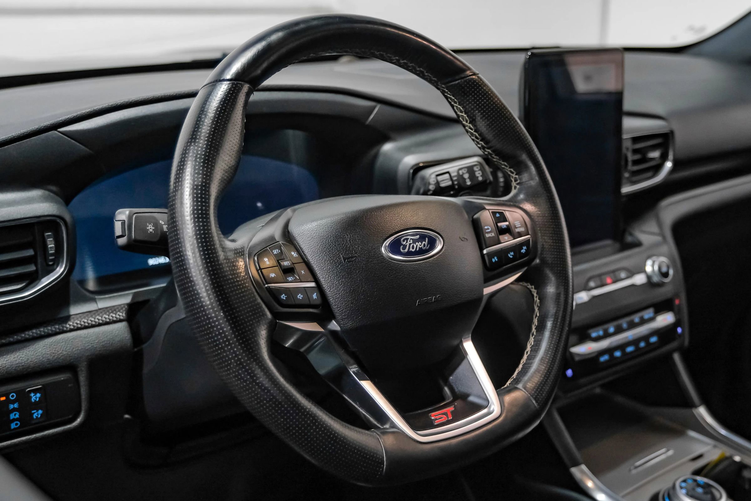 Used 2020 Ford Explorer ST w/ ST Street Pack image 17