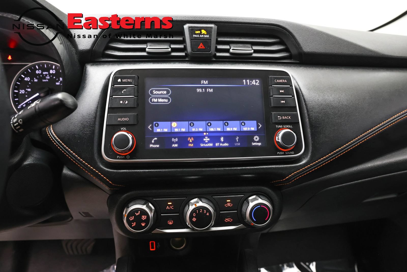 Used 2021 Nissan Versa SR FWD image 12