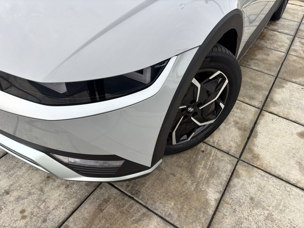 Certified 2024 Hyundai Ioniq 5 SE image 2