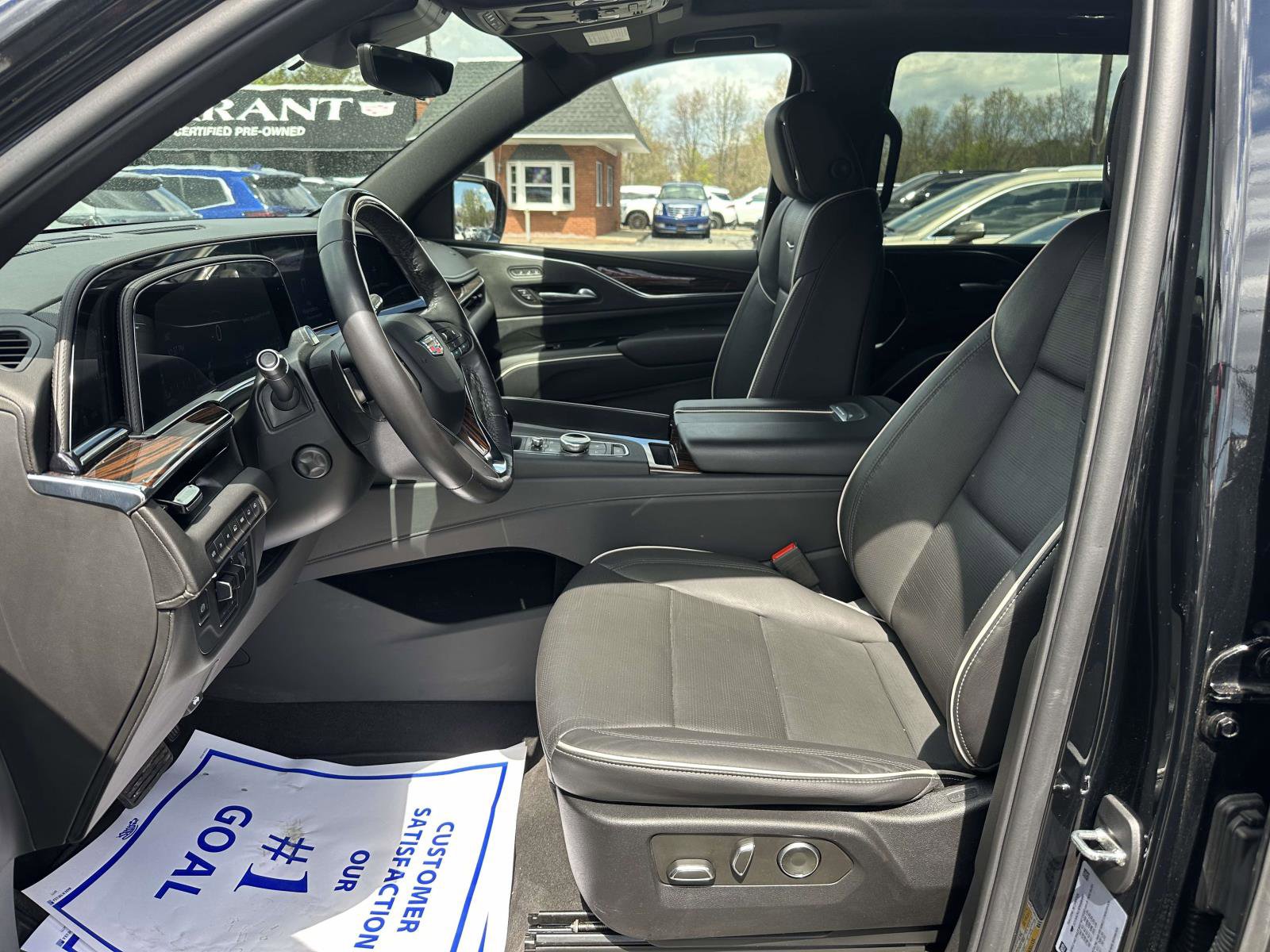 Certified 2023 Cadillac Escalade Premium Luxury w/ Performance Package image 8