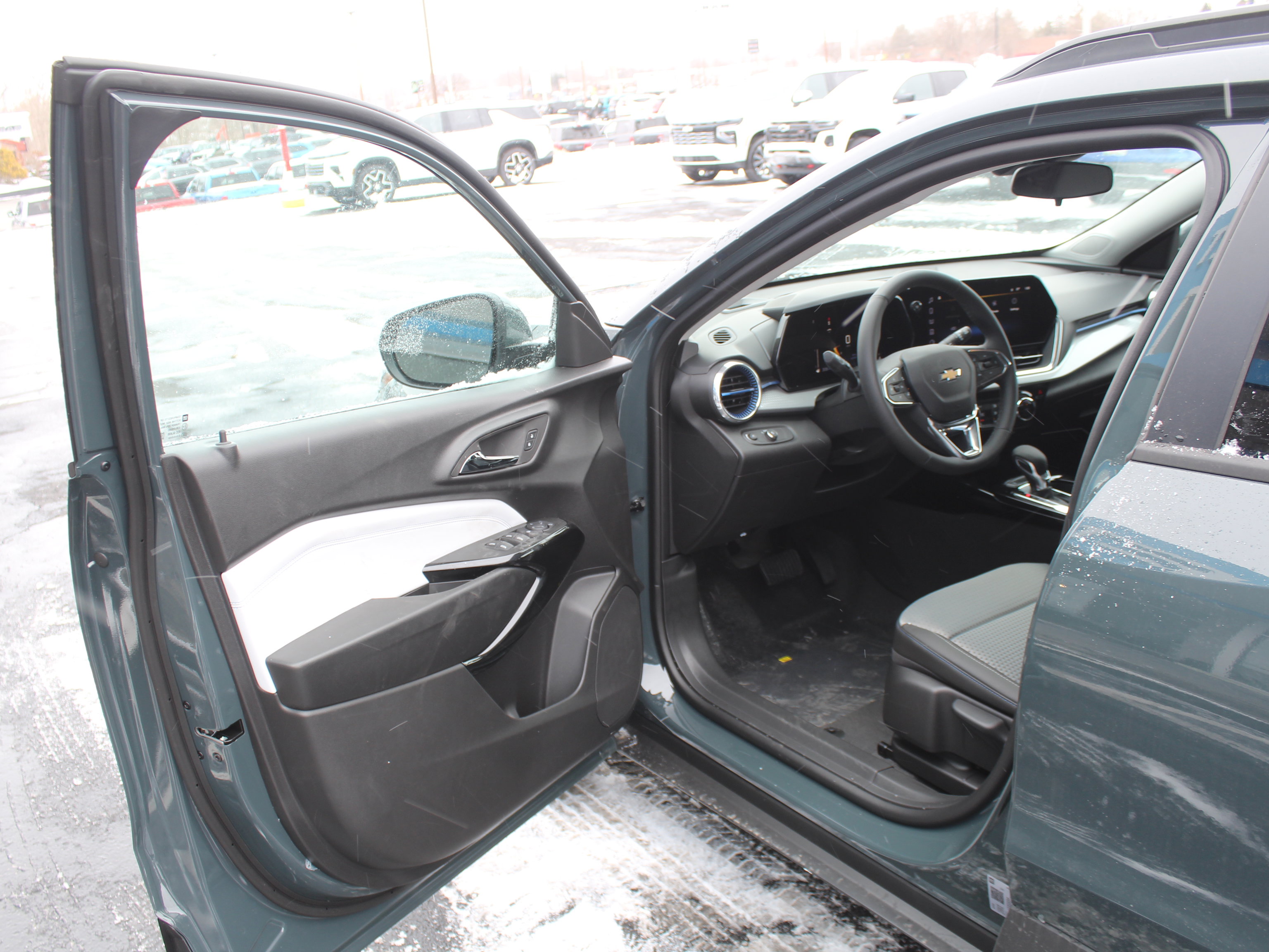 New 2026 Chevrolet Trax LT w/ Driver Confidence Package image 8