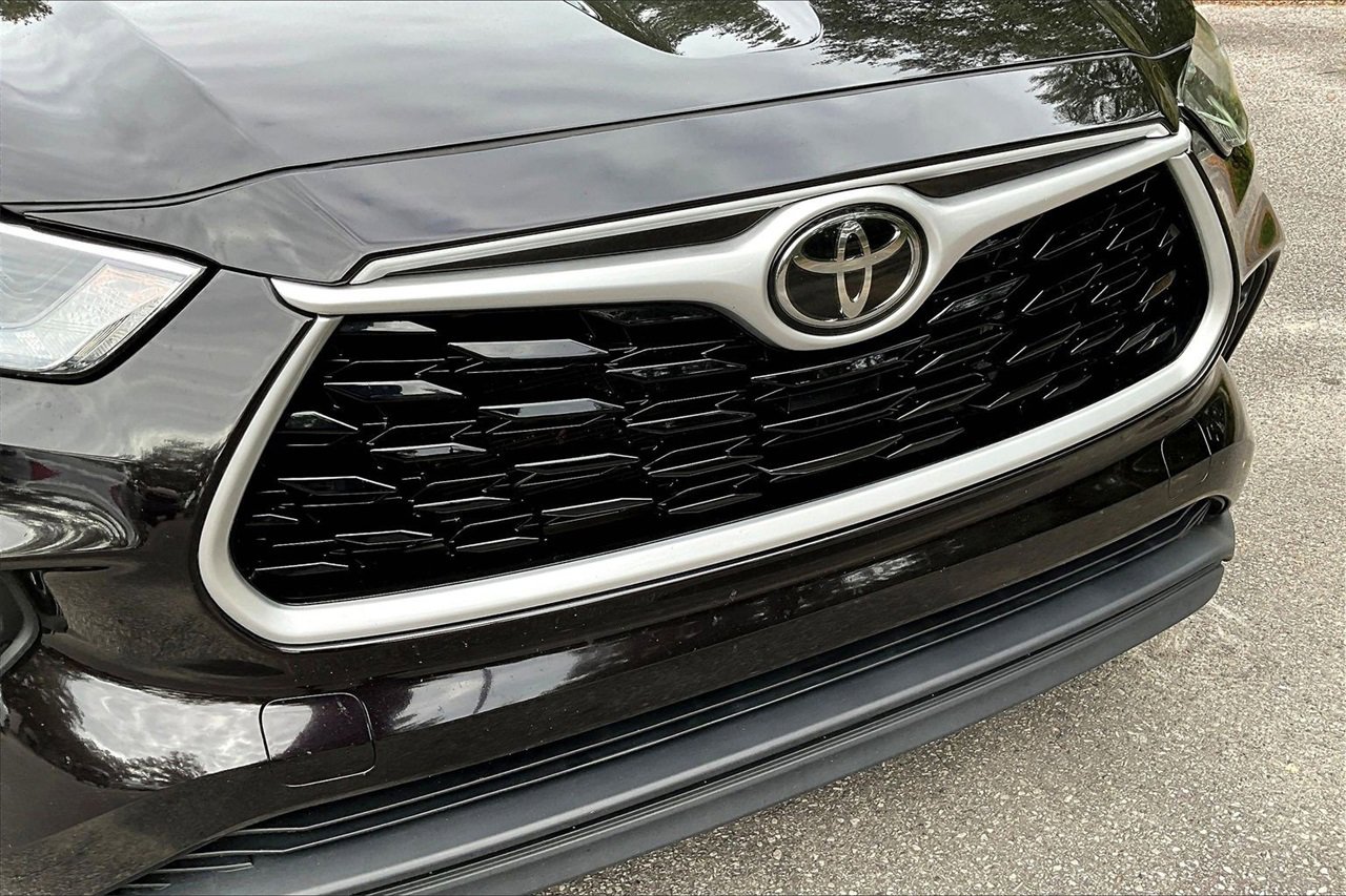 Used 2022 Toyota Highlander XLE image 30