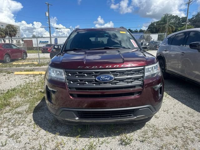 Used 2018 Ford Explorer XLT w/ Equipment Group 202A FWD image 2