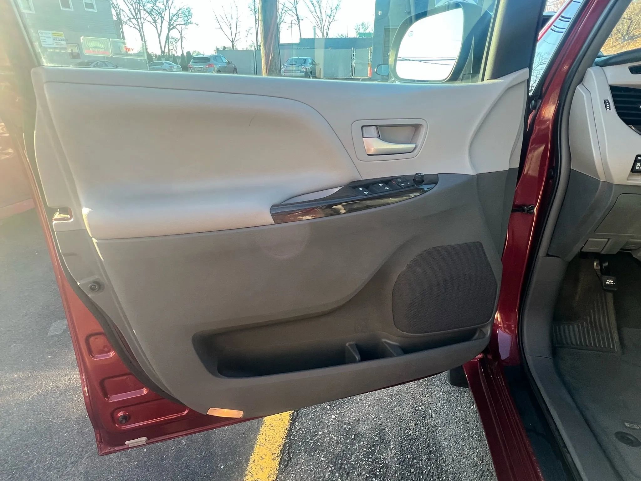 Used 2016 Toyota Sienna XLE w/ XLE Navigation Package AWD/4WD image 22