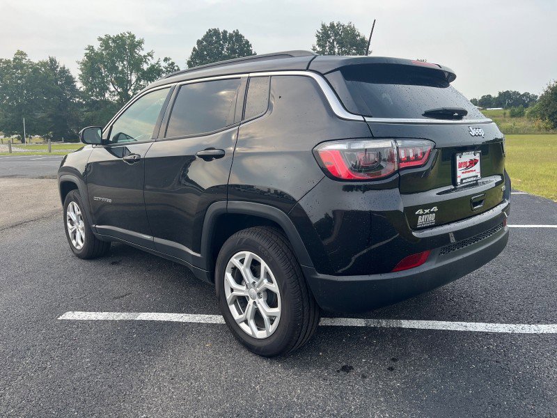 Used 2024 Jeep Compass Latitude AWD/4WD image 7