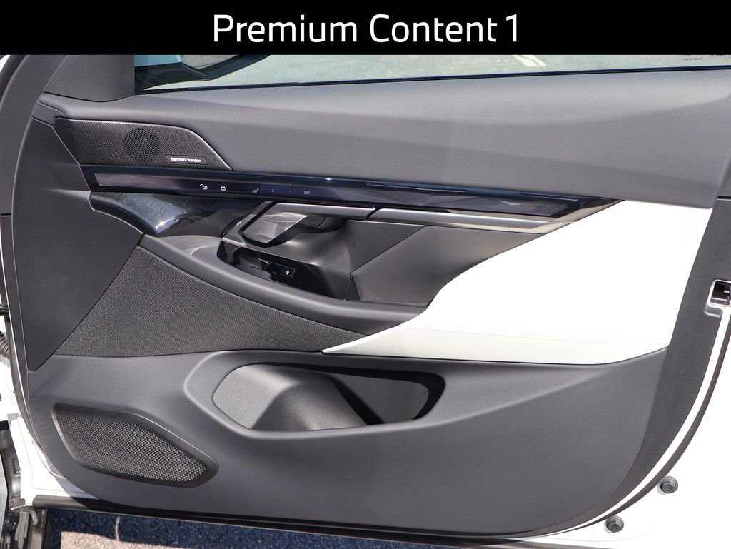 New 2026 BMW 550e xDrive AWD/4WD image 15