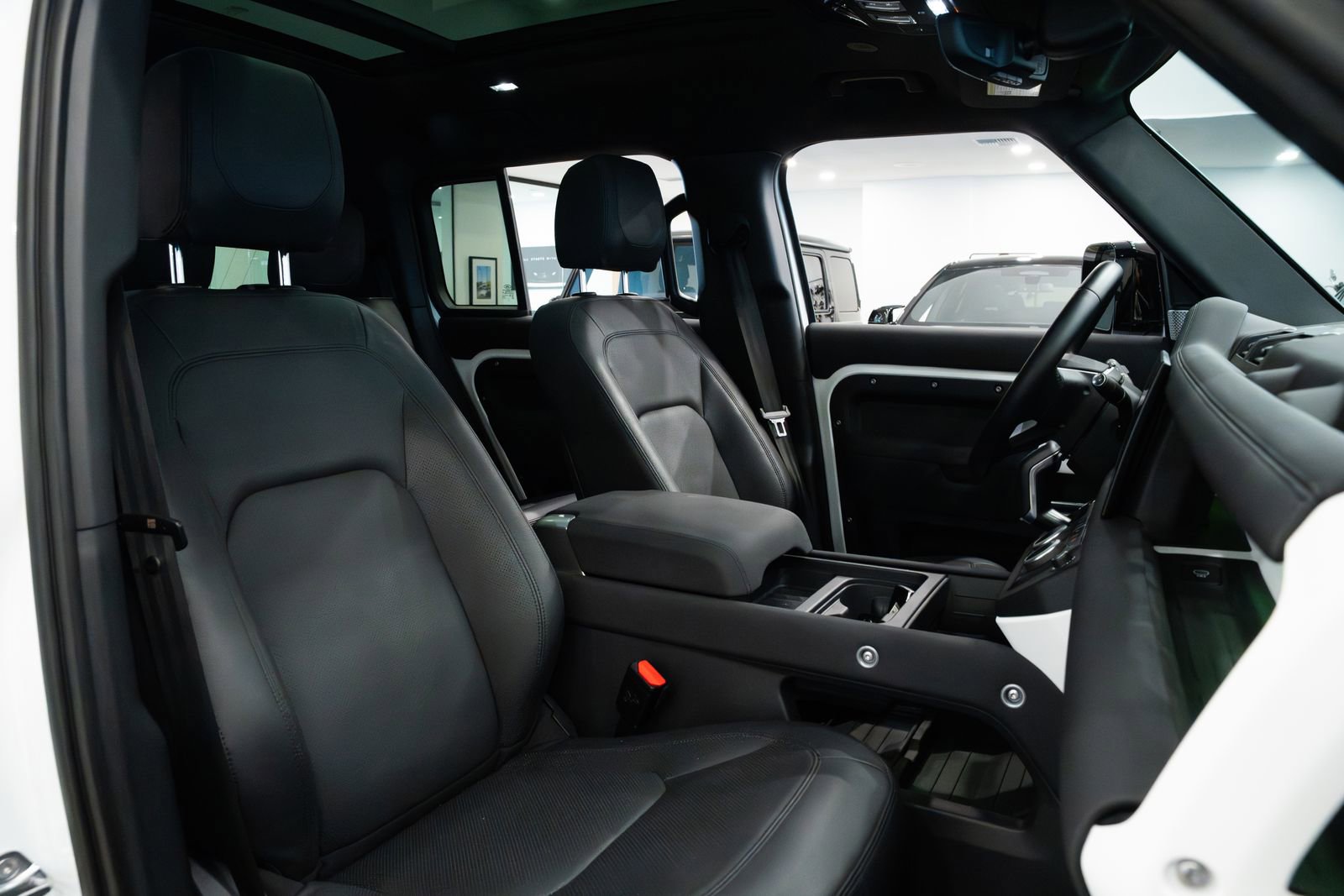 Used 2023 Land Rover Defender 130 SE image 26