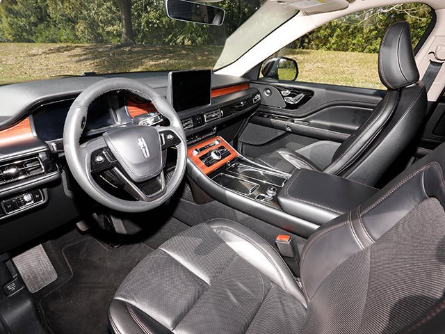 Used 2024 Lincoln Aviator Reserve AWD/4WD image 13