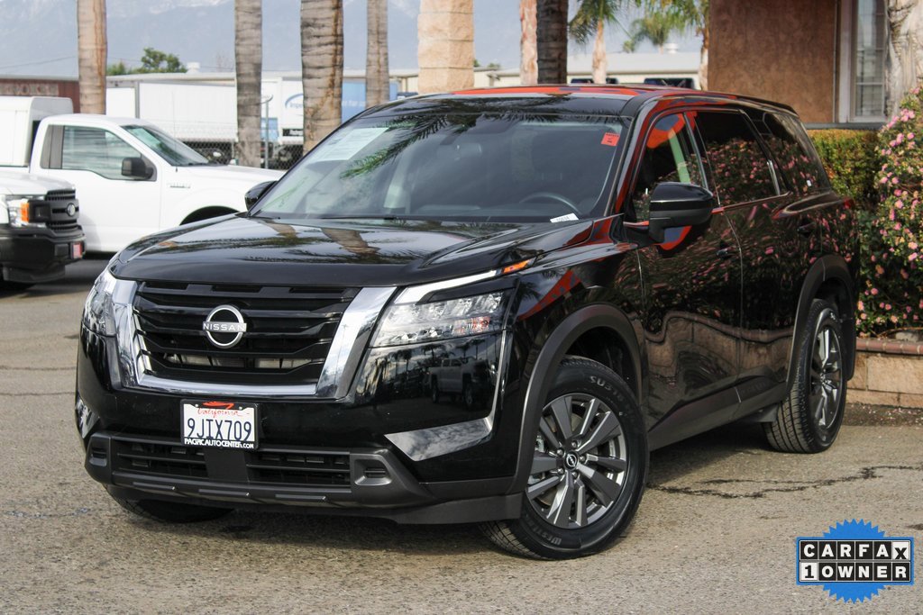Used 2024 Nissan Pathfinder S image 3