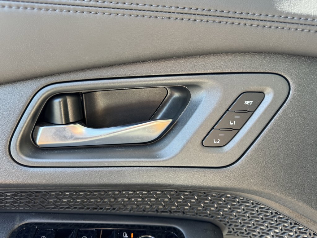 Used 2023 Nissan Ariya FWD image 31