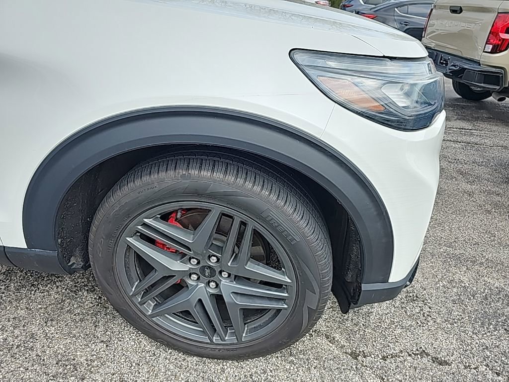 Used 2025 Ford Explorer ST w/ Sun And Sound Package image 13