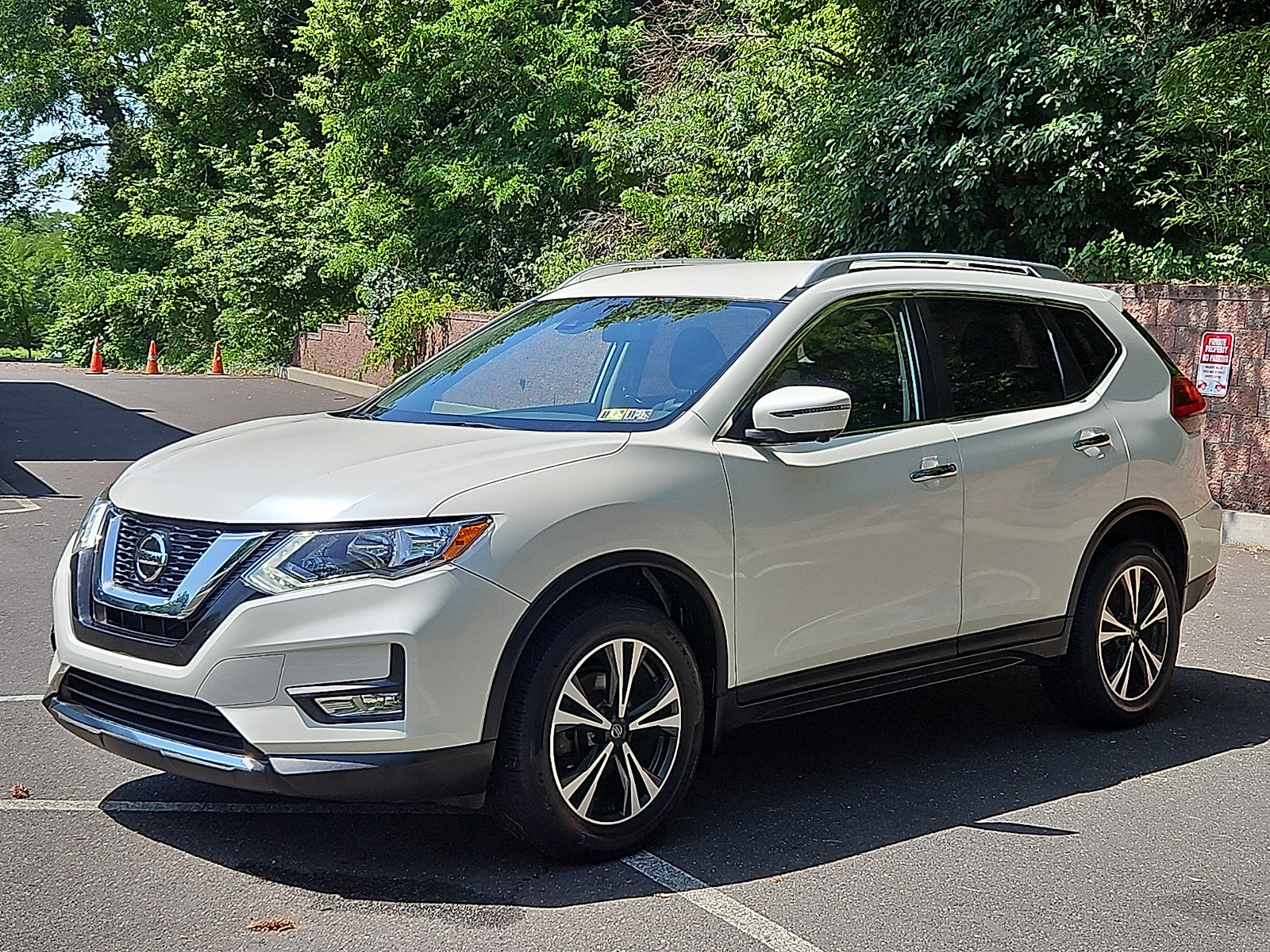 Certified 2019 Nissan Rogue SV w/ Premium Package AWD/4WD image 3