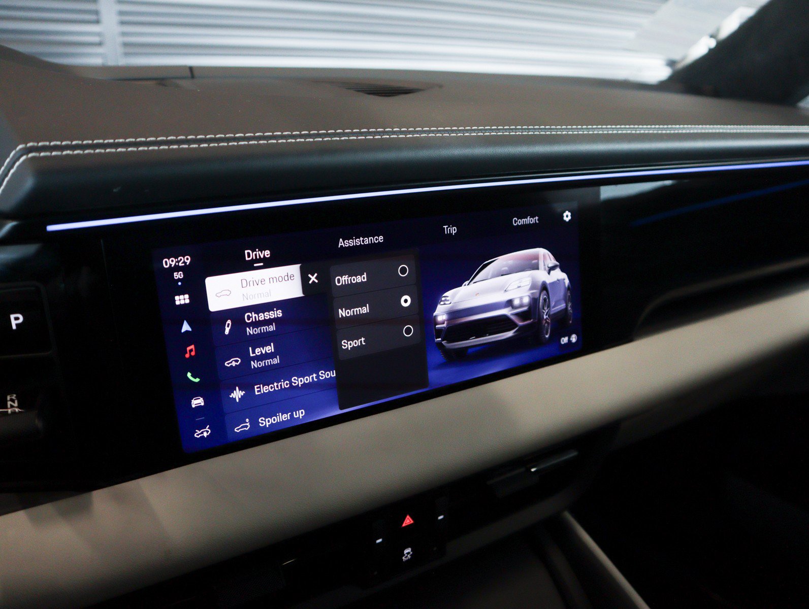 Used 2025 Porsche Macan Electric RWD image 20