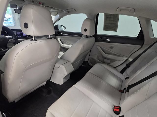 Used 2024 Volkswagen Jetta SE FWD image 13