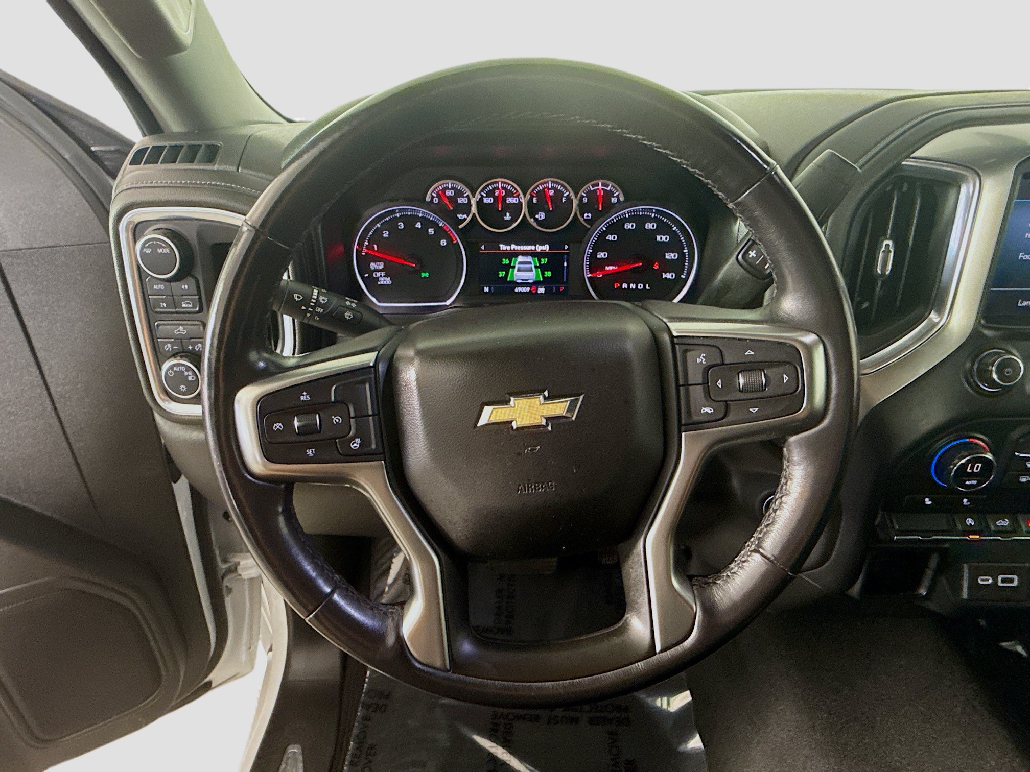 Used 2021 Chevrolet Silverado 1500 LT AWD/4WD image 13