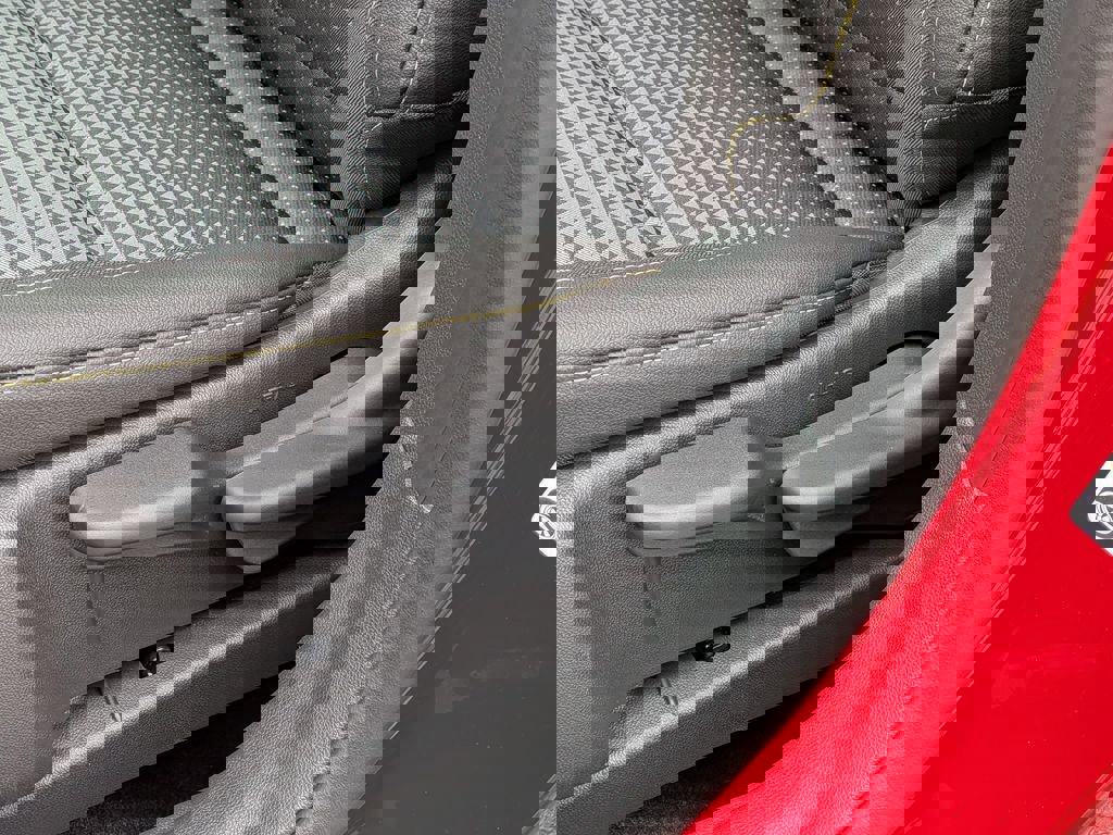 New 2026 Chevrolet Trax LT w/ Sunroof Package FWD image 16