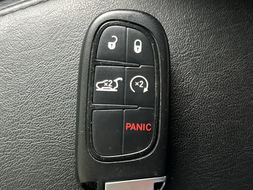 Used 2017 Jeep Cherokee Overland image 19