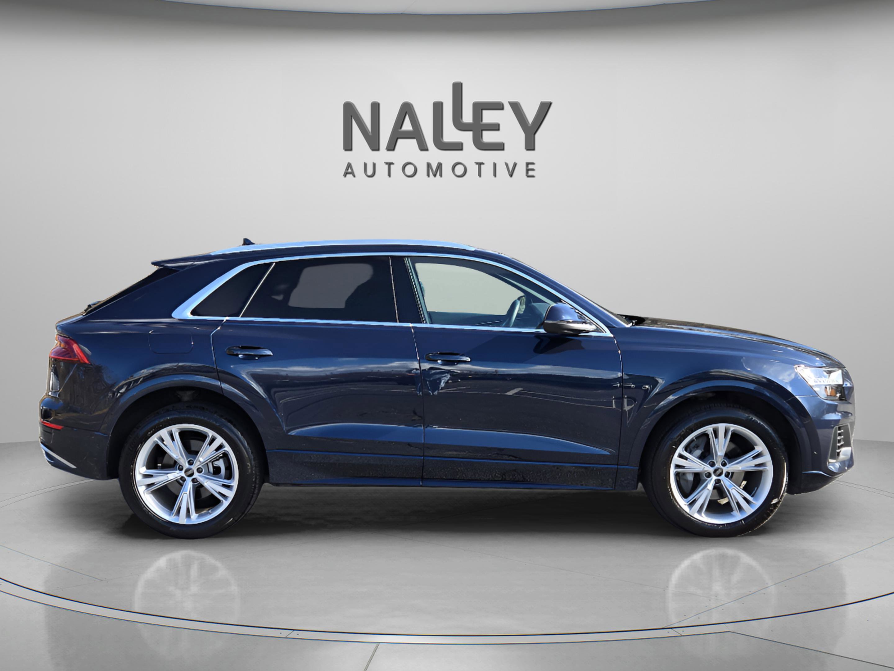 Used 2023 Audi Q8 Premium image 6