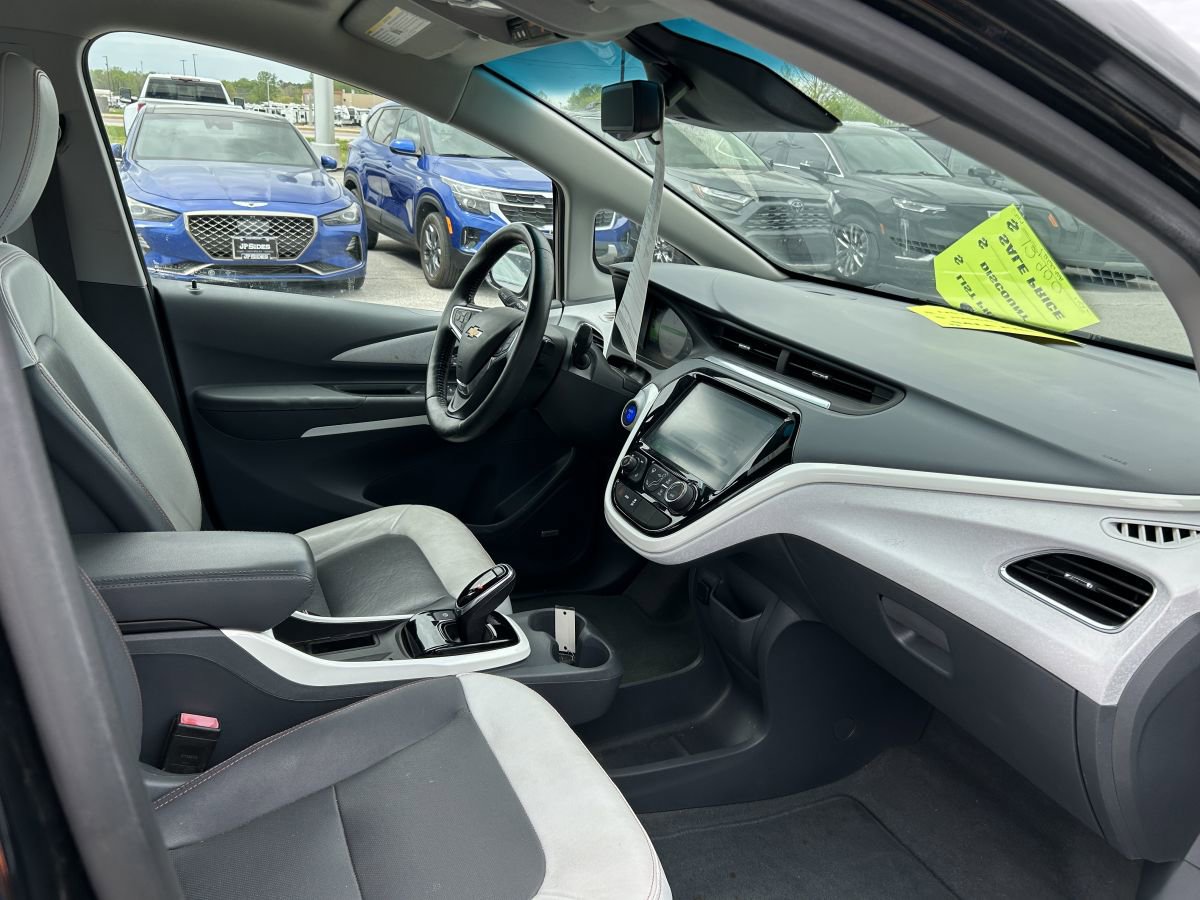 Used 2017 Chevrolet Bolt Premier w/ Driver Confidence II Package image 12