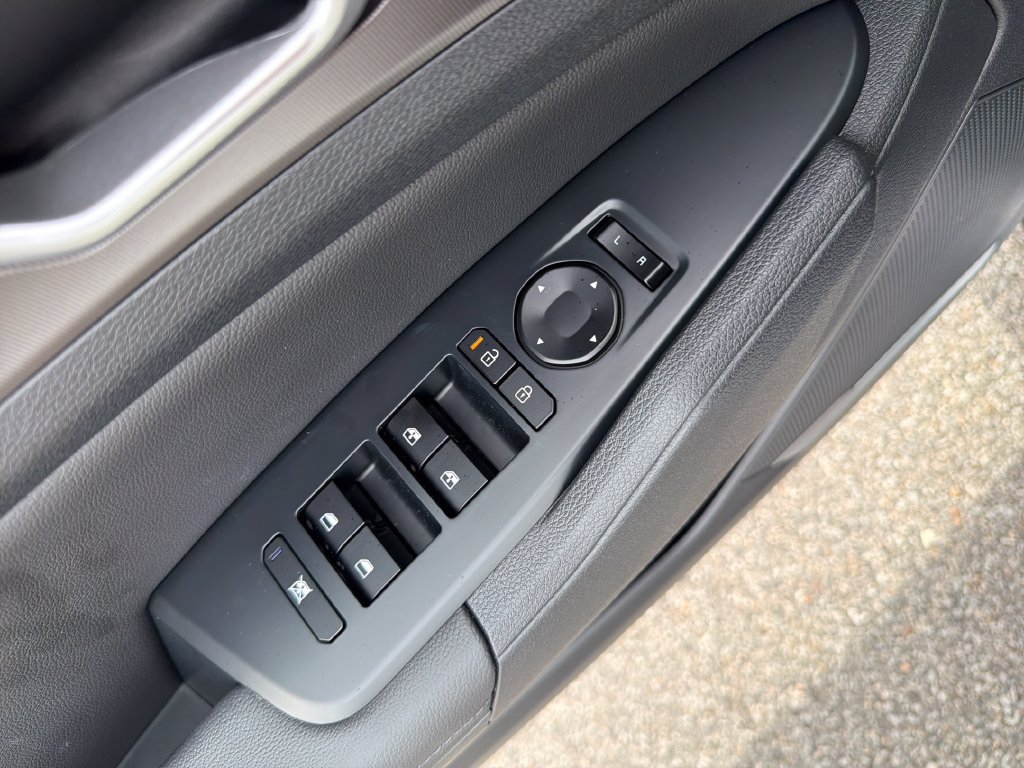 Used 2026 Kia Sportage EX FWD image 12