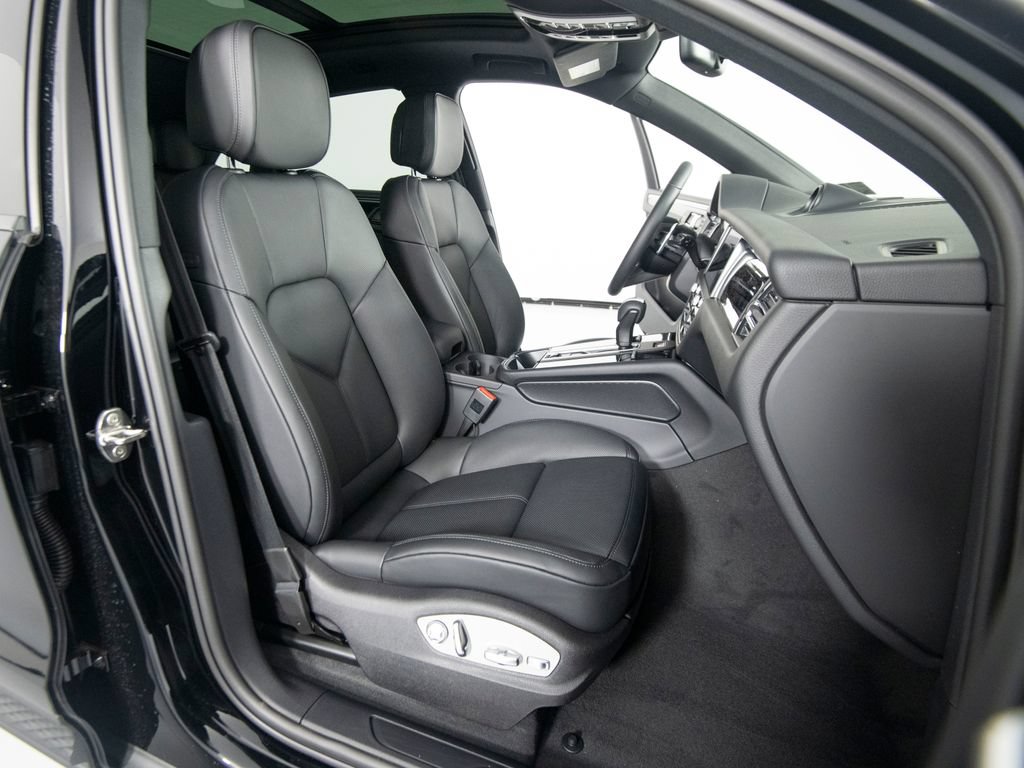 New 2026 Porsche Macan AWD/4WD image 34