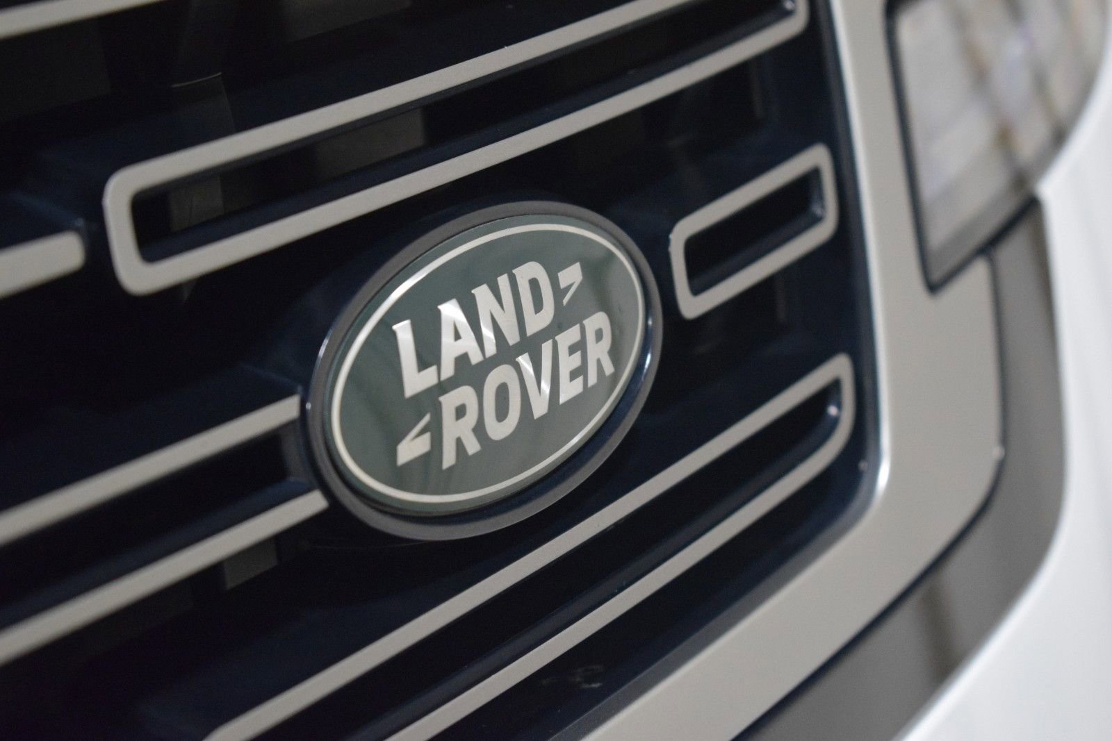 Used 2023 Land Rover Range Rover SE AWD/4WD image 4