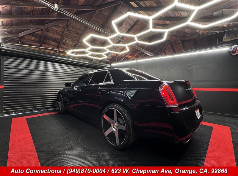 Used 2014 Chrysler 300 S RWD image 4