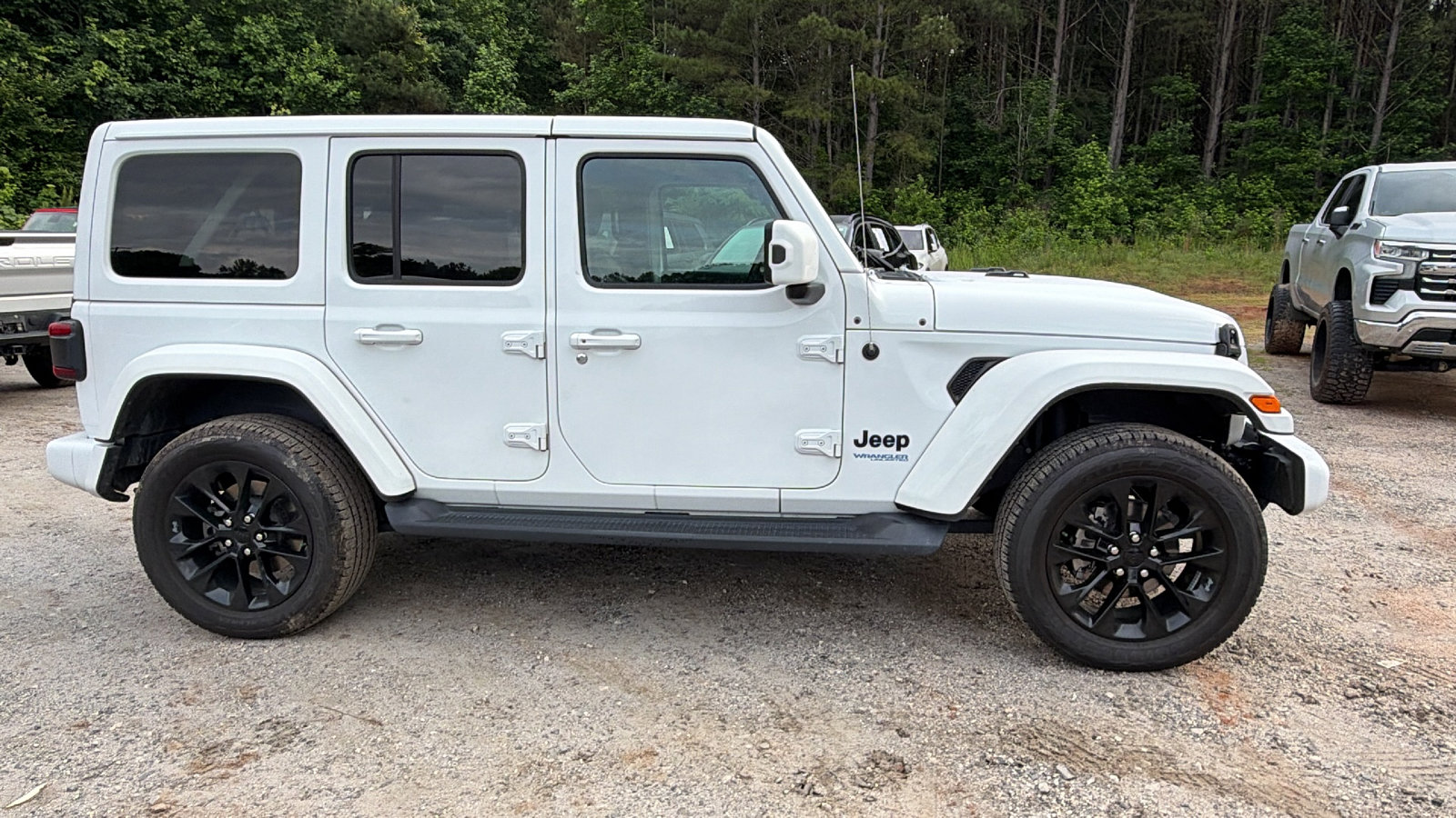 Used 2021 Jeep Wrangler Unlimited Sahara AWD/4WD image 7