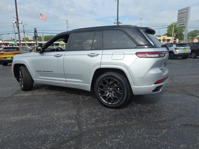 Used 2025 Jeep Grand Cherokee Summit AWD/4WD image 4