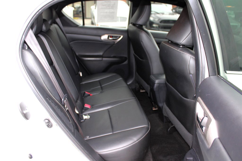 Used 2015 Lexus CT 200h w/ F Sport w/Nuluxe Interior image 21