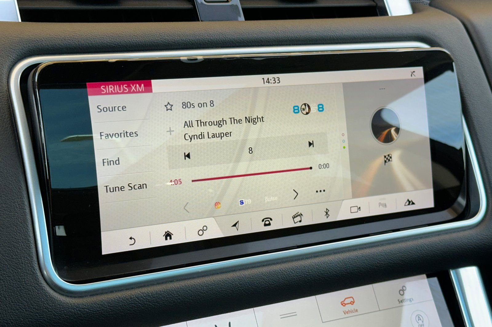 Used 2018 Land Rover Range Rover Sport SE image 23