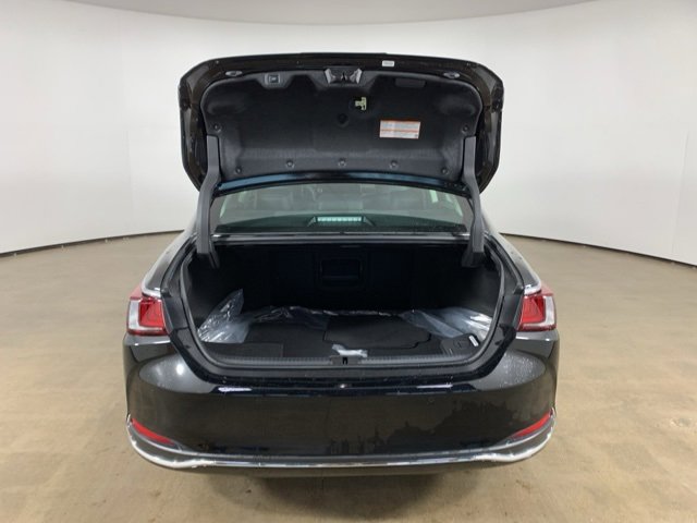 Used 2025 Lexus ES 300h w/ Luxury Package image 12