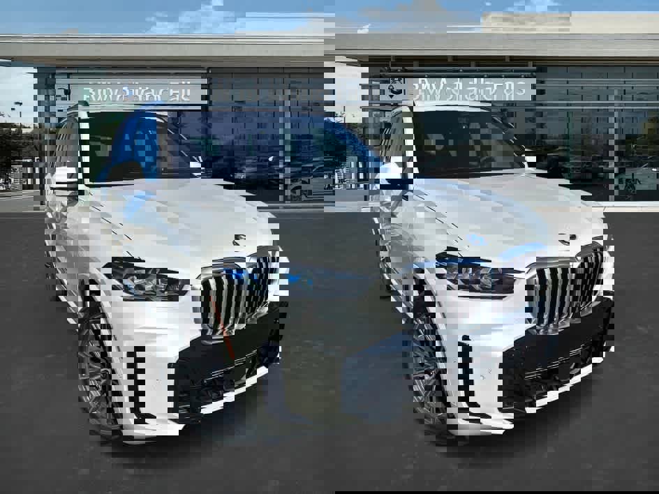 Used 2026 BMW X5 xDrive50e w/ M Sport Package image 3