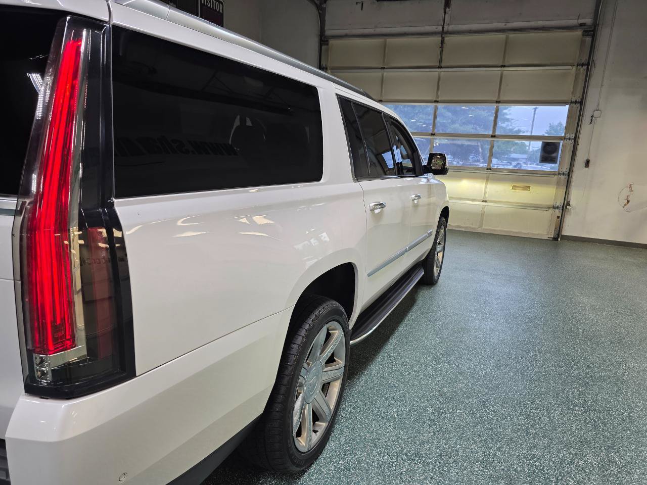 Used 2020 Cadillac Escalade ESV Luxury AWD/4WD image 7