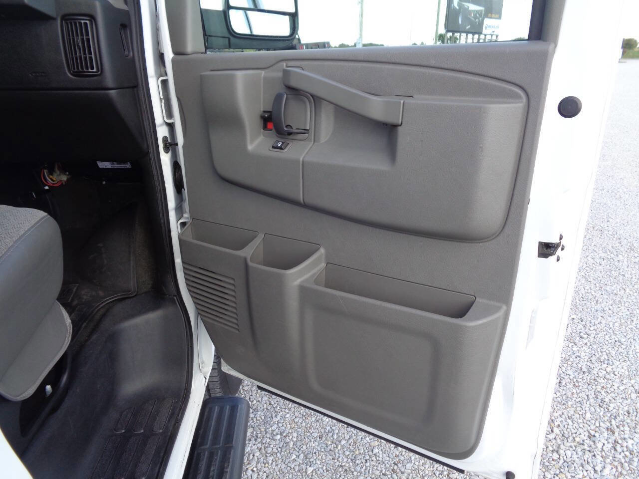 Used 2018 Chevrolet Express 3500 LS image 20