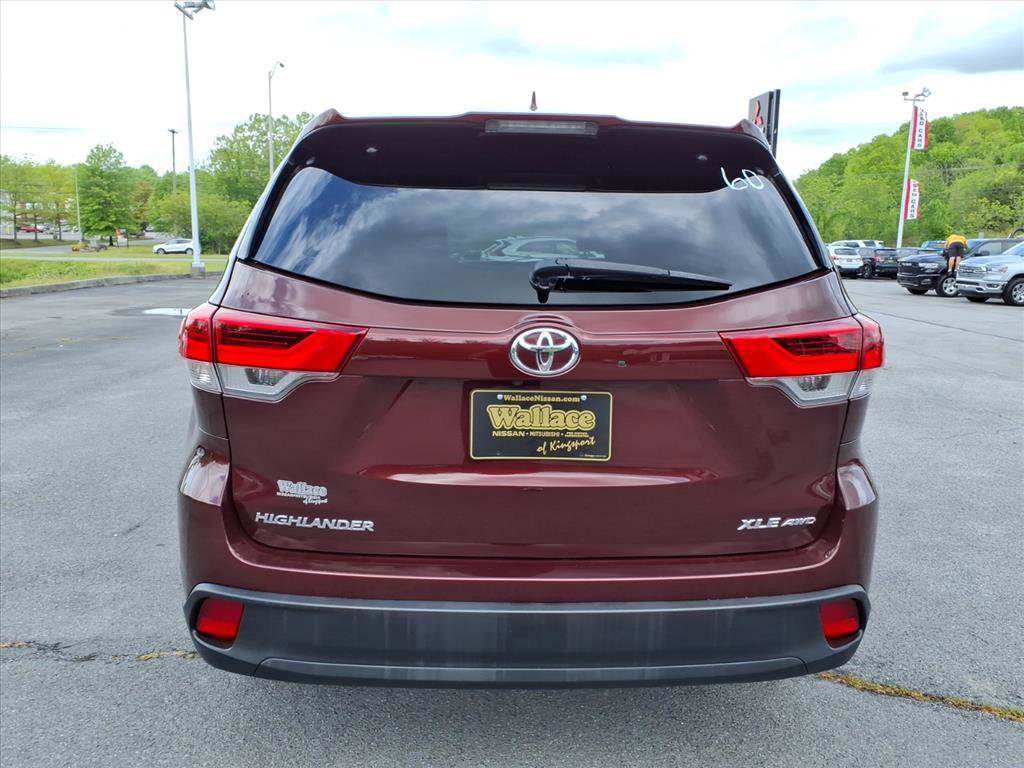 Used 2019 Toyota Highlander XLE AWD/4WD image 18