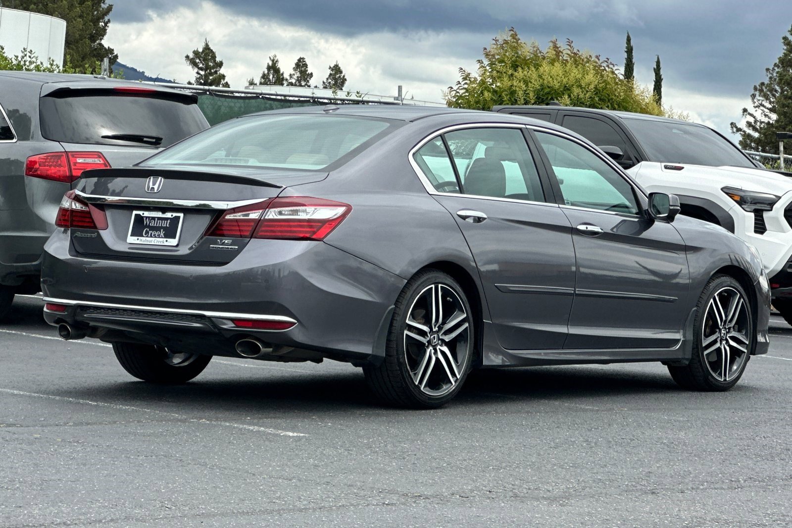 Used 2017 Honda Accord Touring image 9