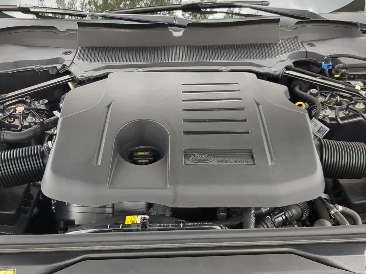 Certified 2025 Land Rover Discovery Dynamic SE AWD/4WD image 15