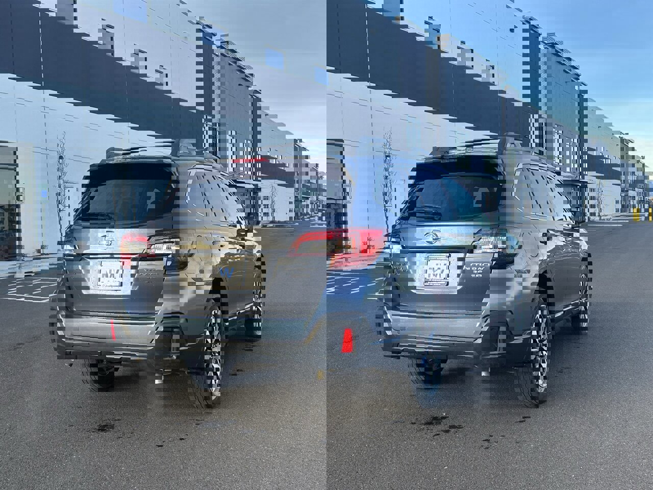 Used 2015 Subaru Outback 3.6R Limited image 24