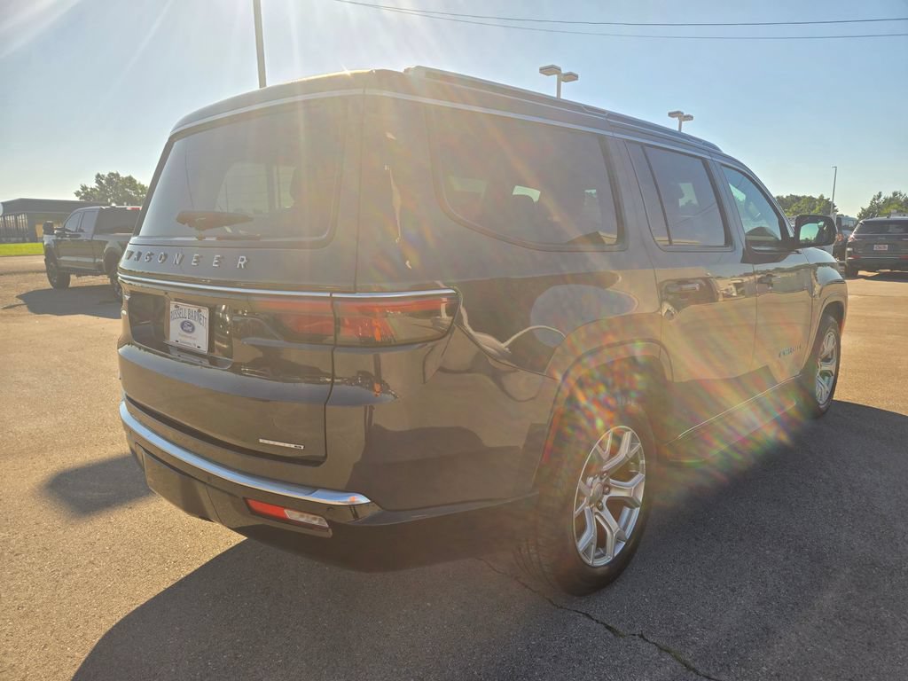 Used 2022 Jeep Wagoneer Series II AWD/4WD image 4