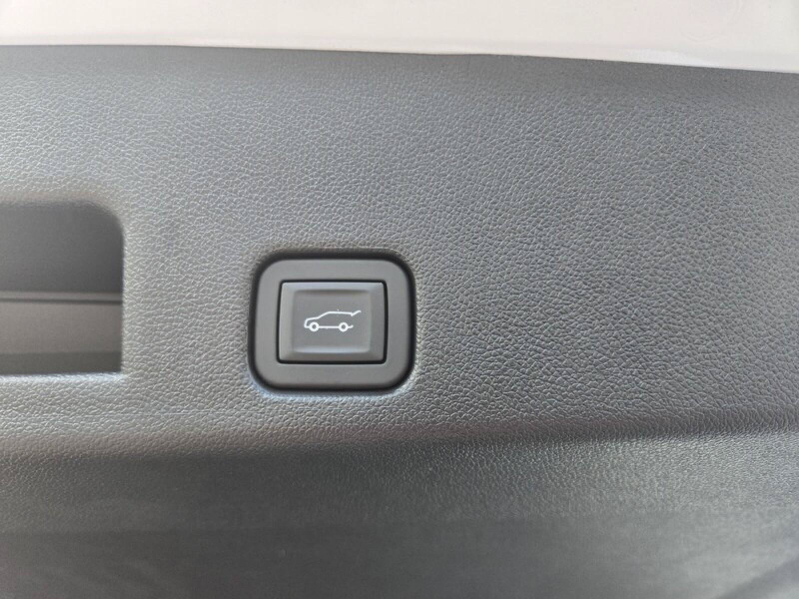 New 2026 GMC Acadia Elevation w/ Elevation Premium Package FWD image 8
