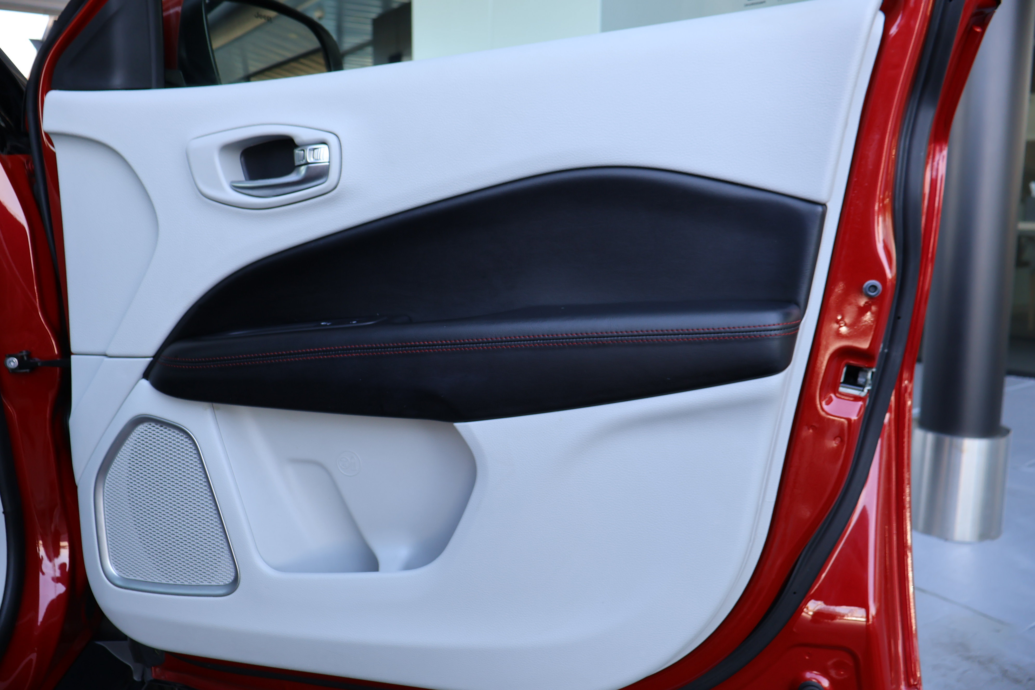 Used 2019 Jeep Compass Limited FWD image 25