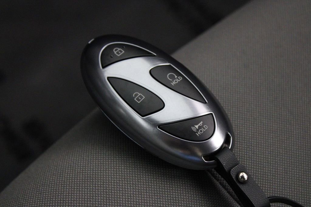 Certified 2025 Hyundai Elantra Sport image 29