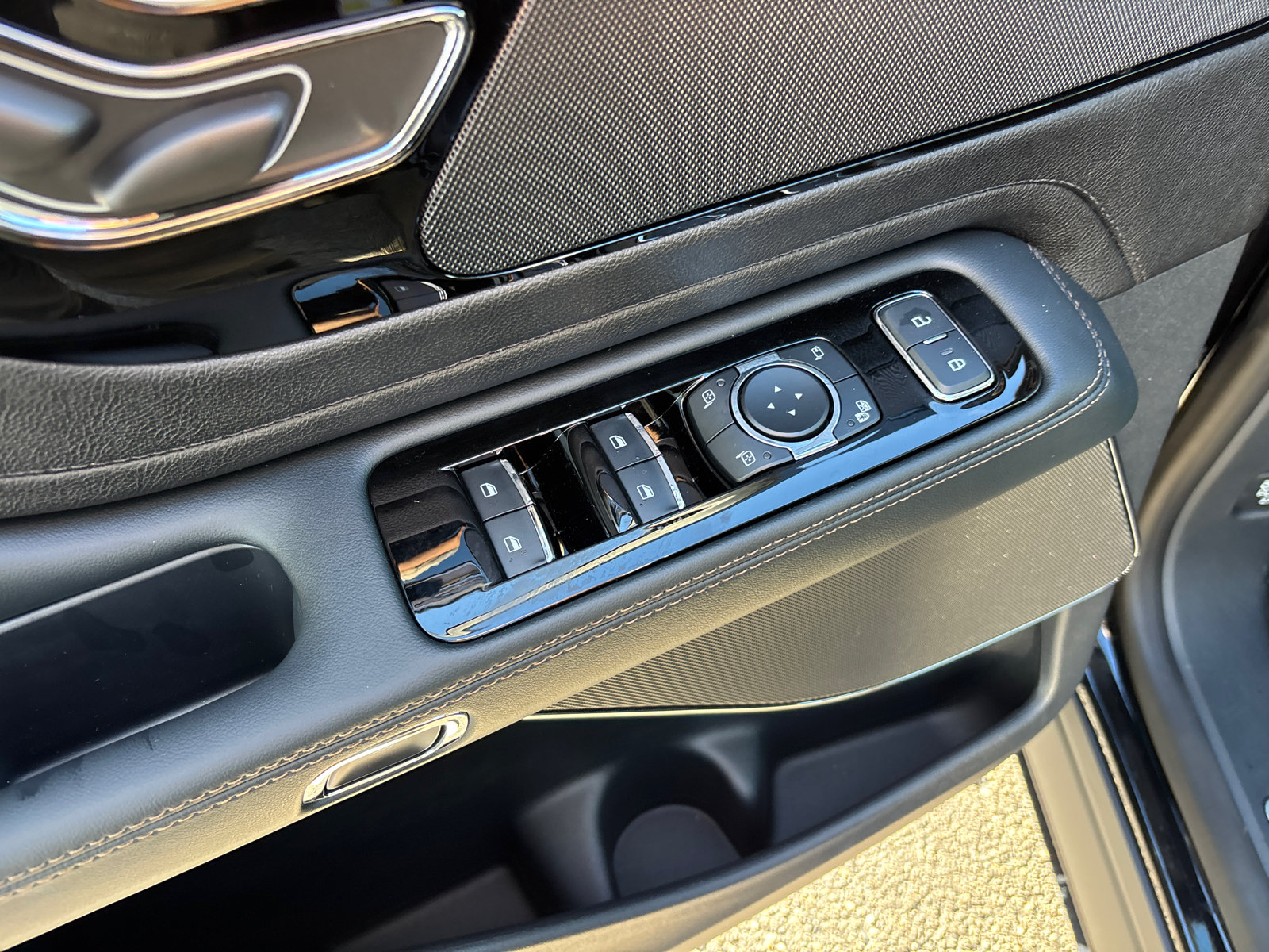 New 2027 Lincoln Aviator Reserve w/ Jet Appearance Package AWD/4WD image 13
