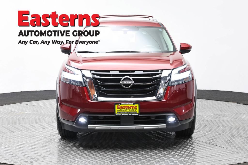 Used 2022 Nissan Pathfinder SL AWD/4WD image 2
