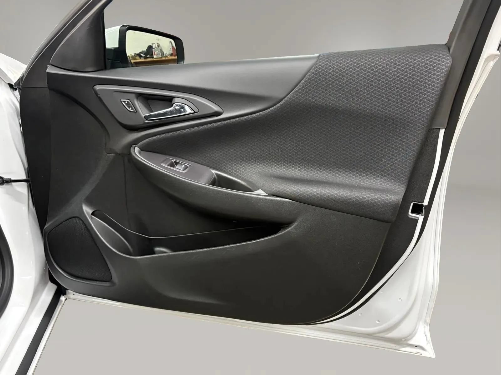 Used 2023 Chevrolet Malibu RS FWD image 25