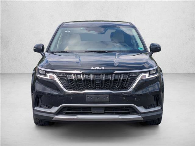 Used 2024 Kia Carnival EX image 2